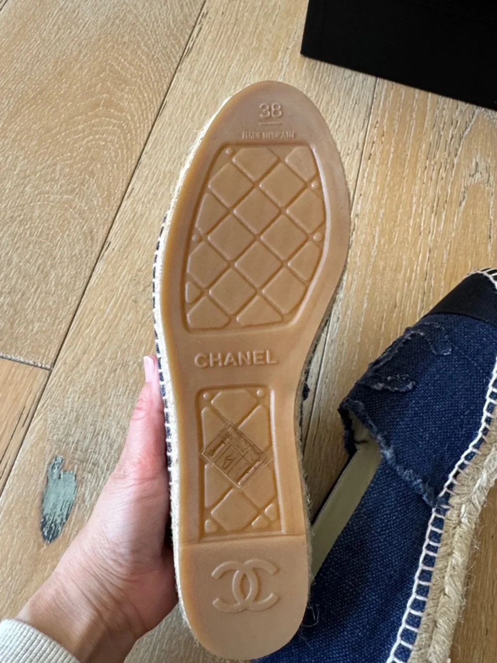 CHANEL CC Denim Espadrilles Navy Black Cap Toe Flats Size 38 7.5 New Box - Picture 6 of 8